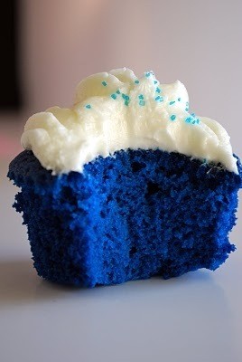 elocinyeslek's tweet image. I AM GOING TO MAKE CUPCAKES. #highthoughts #nomnomnom #munchiemode