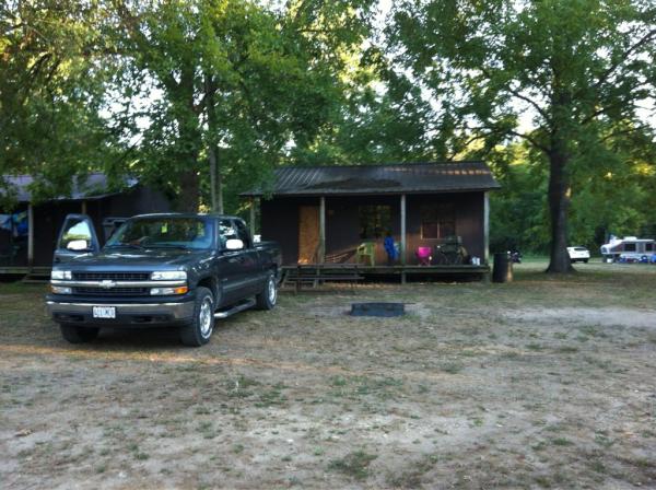 LMK4891's tweet image. Our nice little cabin at circle b! #float2012