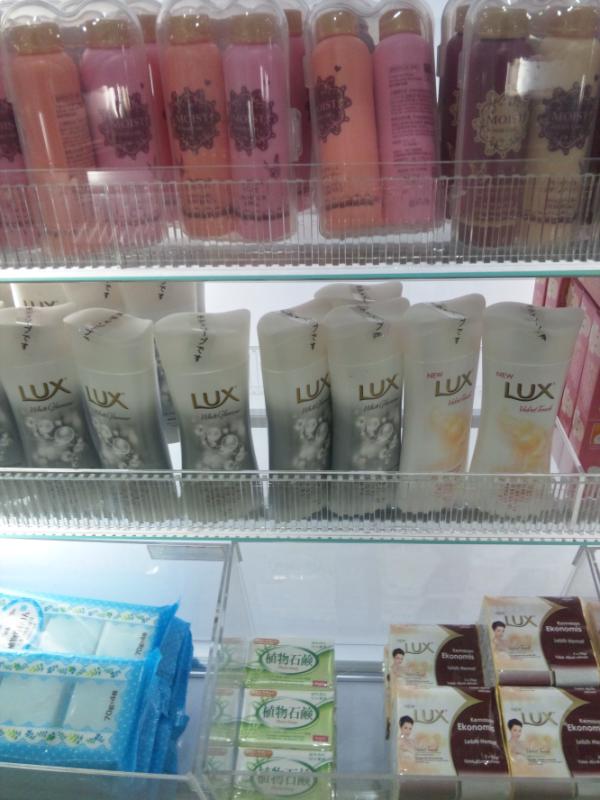 Naya Twitterissa ダイソーにインドネシアのluxボディーソープが売ってた 今まで石鹸は見たことあったけど このサイズ バリに行ったら必ず買うけど 旅行にちょうどいいんだよね 日本のトラベルサイズは小さすぎて心もとないのだ あとタイ製の パンテーンも売ってた Naya Twitterissa ダイソーにインドネシアのluxボディーソープが売ってた 今まで石鹸は見たことあったけど このサイズ バリに行ったら必ず買うけど 旅行にちょうどいいんだよね 日本のトラベルサイズは小さすぎて心もとないのだ あとタイ製の パンテーンも売ってた