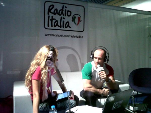 RadioItalia's tweet photo. Fotina dalla diretta: #MatteoMorandi e @Paolettablog http://t.co/POogPcn8