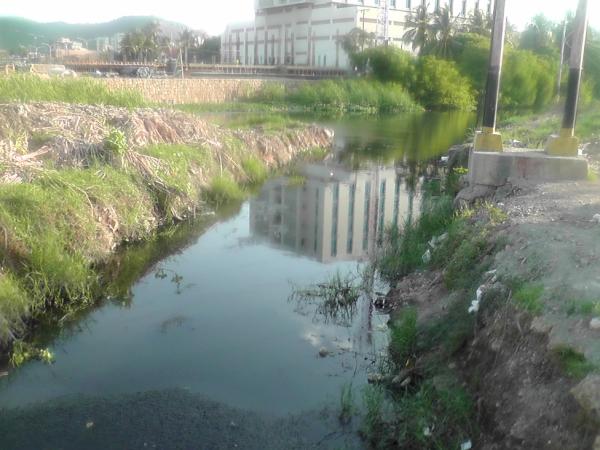 covinea's tweet photo. La @GobAnzoategui ha asumido la ampliación y limpieza de todos los drenajes del Municipio Urbaneja @diario_eltiempo http://t.co/umOlolbC