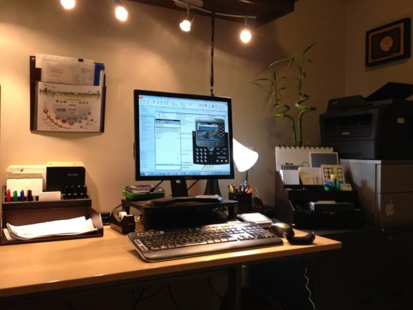 HeyScottyJ's tweet image. Deskscaped. #workspacematters

(cc: @kat_drex)