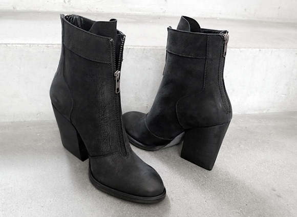 GuildVenice's tweet photo. These boots are made for walking! #ldtuttle http://t.co/WjkeBTxr