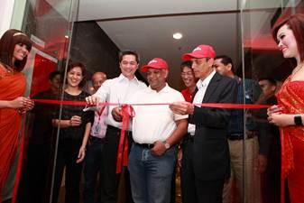 dharmadi53's tweet photo. Amazing launch of AirAsia Asean with GCEO and CEO Japan,  Thailand,Indonesia,Malaysia,Singapore and Airasia-X in JKT. http://t.co/4zJrRn4q