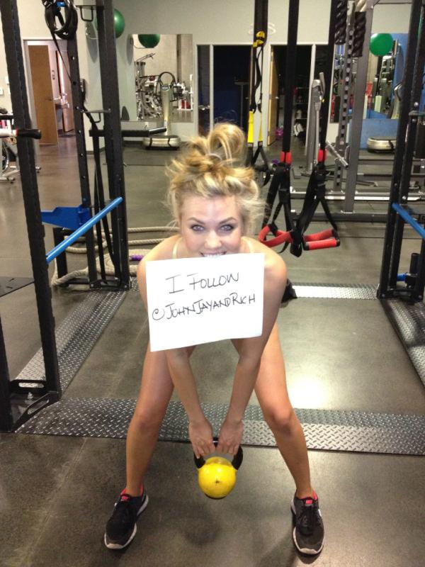 missAZusa's tweet photo. I swear that girl looks familiar @ErikaFrantzve “@ScottK_STS We follow @johnjayandrich w/ @RealMissAZUSA #fitness #STS http://t.co/WLKRMaH2”