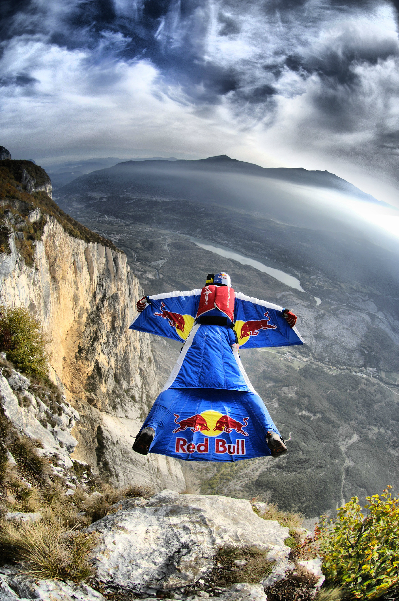 klasse Vil have skæbnesvangre Red Bull on Twitter: "#TueDoList: spread your wings and fly.  http://t.co/Pez9lZOj" / Twitter