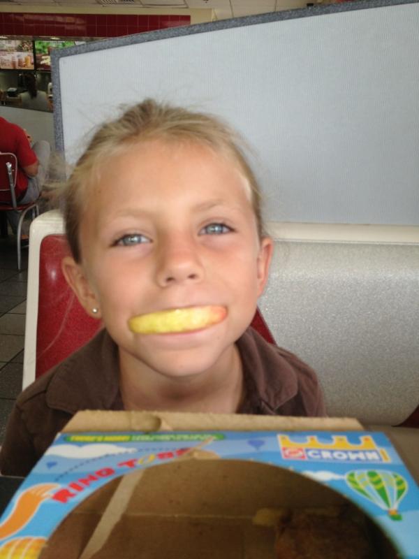 ThomasToddjr's tweet photo. Lunch date! http://t.co/RzE4RrgV