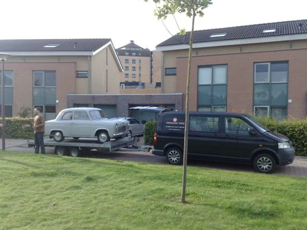 Anglia wordt warm, lekt olie en uitlaat maakt kabaal. De grote vraag blijft: Met welke auto gaan we vrijdag de boot op?