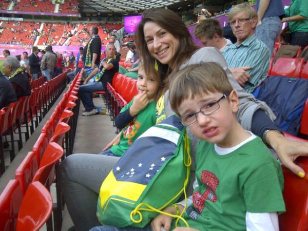sabrevan's tweet photo. @LucasLeiva87 Family supporting Brazil at OT. How about a RT? http://t.co/I6cYSVqx