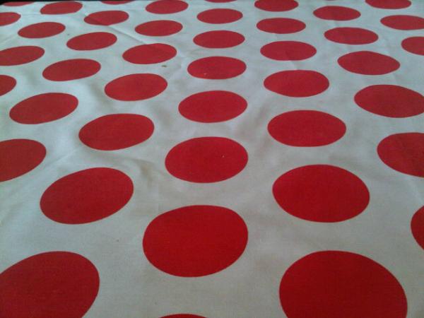 LeahTNA's tweet photo. At this Thai restaurant &amp; the table cloths are a trip! #Textiles #GraphicDesign http://t.co/pdLpMeDo