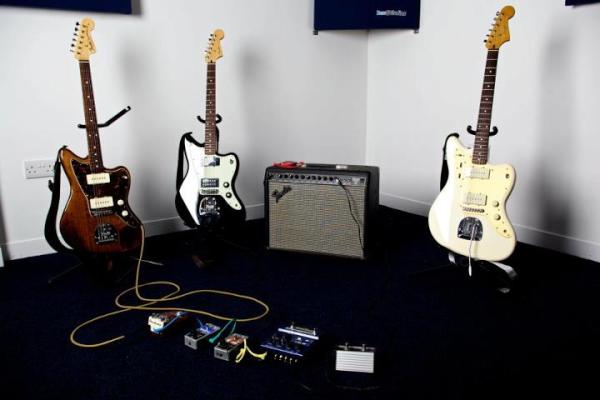 Zero7Studios's tweet photo. Our little @Fender in house collection at Zero7 Studios :-) http://t.co/CzceEB2f