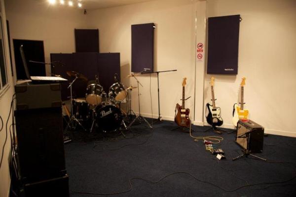 Zero7Studios's tweet photo. Wide shot of live room :-) http://t.co/s9bW1aSV