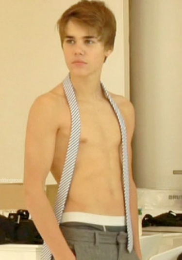 Celebpics1's tweet photo. For all the Bieber fans out there... http://t.co/chzJgtMD
