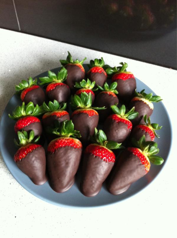 zeebu80's tweet photo. Picked up the most amazing strawberries from my local West Lakes store. YUM!!! Thanks @adrianbenz1 http://t.co/GR8NogVz
