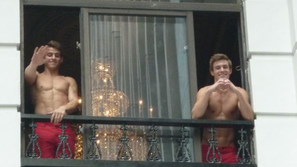 jesselfieko's tweet photo. @Abercrombie #HotGuys <3<3<3 http://t.co/hcqhVLKN