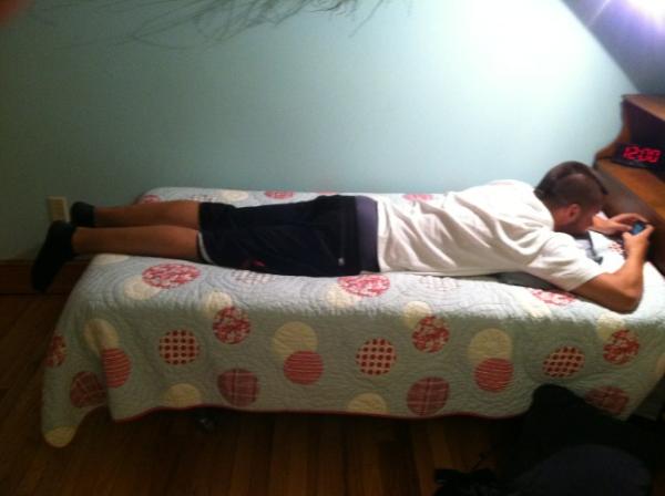 esiemiesz's tweet image. &quot;where am I suppose to sleep I don&apos;t even fit on this thing&quot; @c_platek9 #bigguyproblems