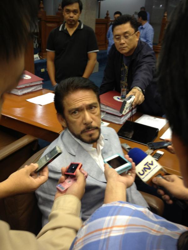 PhilippineStar's tweet photo. MajLeader Tito Sotto talks about RH bill before session today #maysession http://t.co/9Td3gOW8 | via @xtinamen
