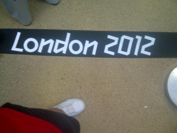 DJRastaa's tweet photo. Standing in line for a burger £8 :o #London http://t.co/emWKZFqh