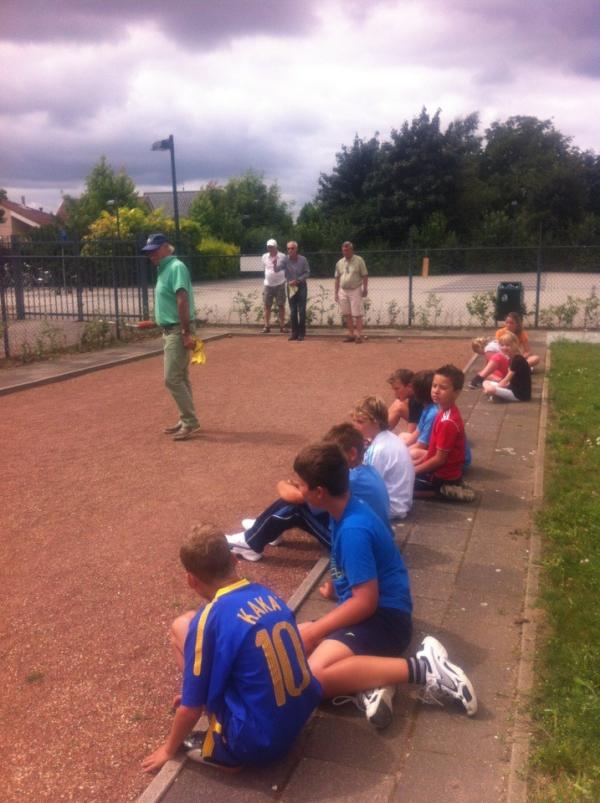 Spacepowerdrink's tweet image. @ erictitulaer jannes waas de presentator van het jeu de boeles wedstrijd wat eine humor