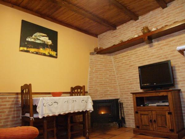 TurismoMorella's tweet photo. La Caseta 3, casa rural en Morella para parejas. Precio de 100€ el fin de semana.
http://t.co/Z3qRkkQR http://t.co/NMd5eo8m