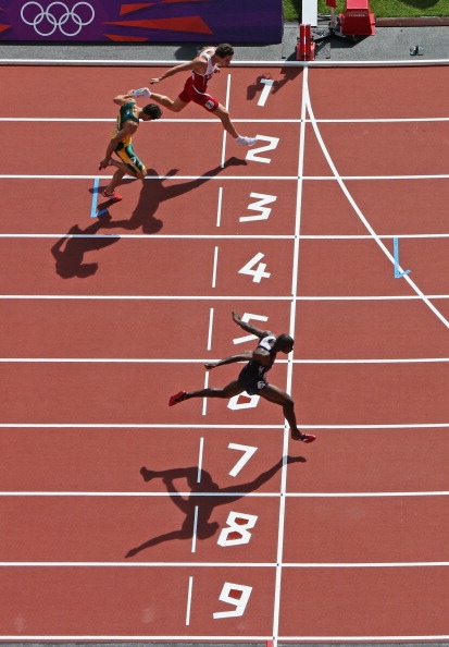 L2012StadiumCam's tweet photo. He dips, he crosses the line…and he’s won. #London2012 http://t.co/iLyoFYc7