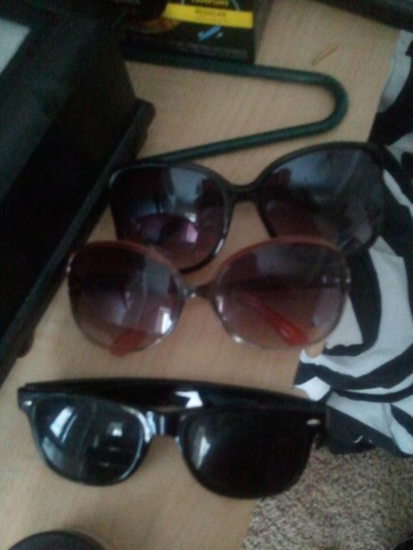 AliciaYoung_8's tweet image. Gained three sunglasses in three days... #StopLeavingThemAtMyHouse #DontNeedThem