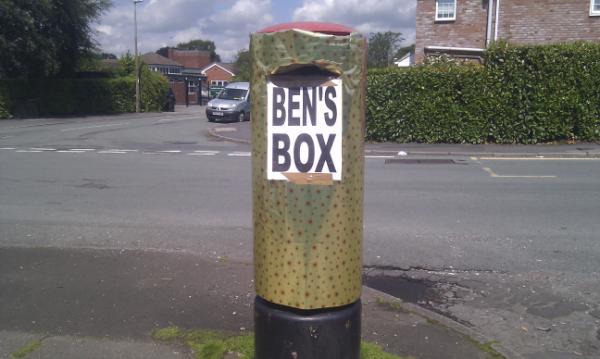 Royal Mail refused <a href="/AinslieBen/">Ben Ainslie</a> a Gold Postbox in town he was born &amp; learned sailing so we did it for them #Macclesfield