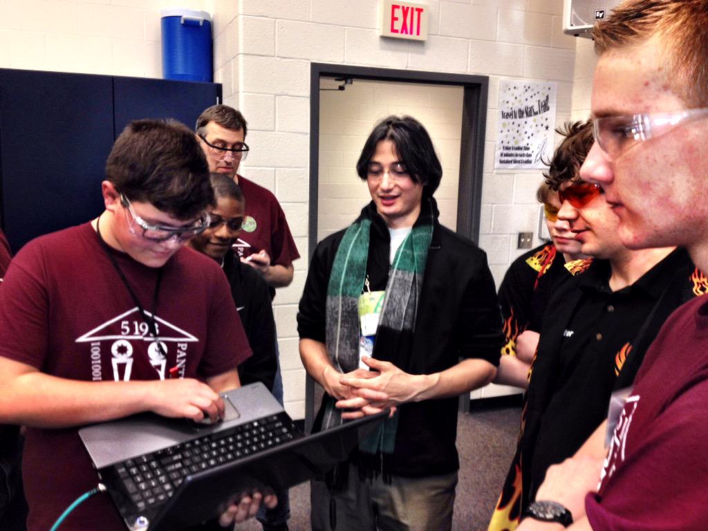 jbarnesmi's tweet photo. @frc5193 thanks Daniel Kim from #frc469 who took time to help troubleshoot a network bug &amp; tutor our sware team #FRC http://t.co/7ZrYpXbSNM
