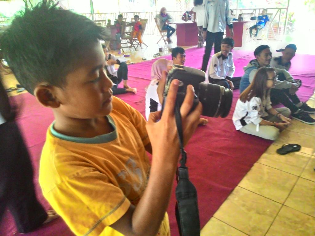 Ada adik yang lagi belajar jd fotografer juga.. #baksos #banjarnegara #GCFBanjarnegara