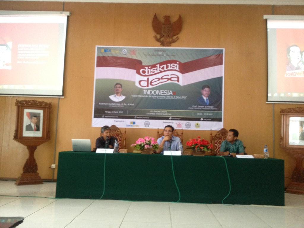 Hidup Mahasiswa. Pagi tweeps, saat ini bertempat di Aula Rektotat lt1 sedang berlangsung Diskusi Desa.