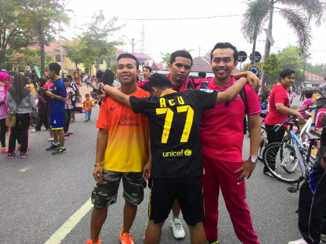 FCB_Indonesia's tweet photo. #CarFreeDay member dari @FCBI_Kobar pagi ini seru ya les 😊 #Fcbipict http://t.co/slaIlxqGug