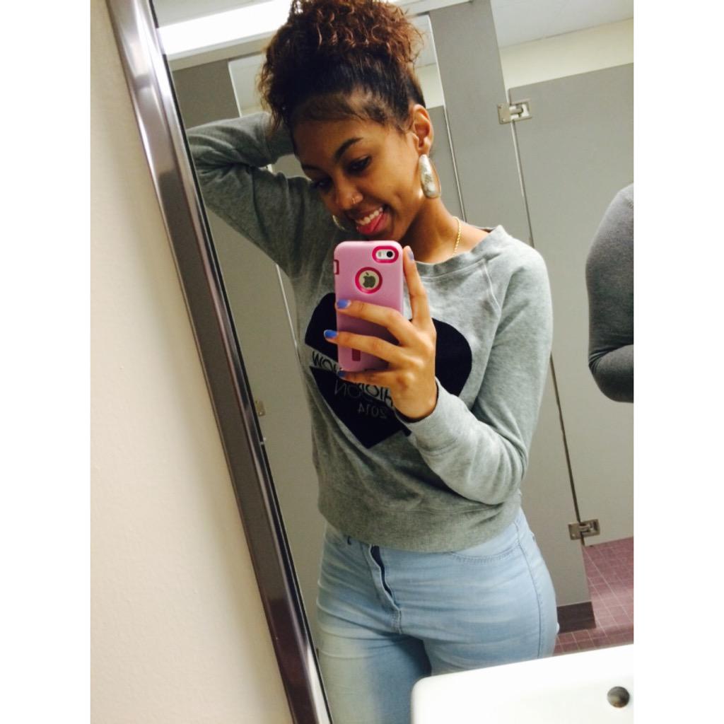 KweenAfroditea tweet picture