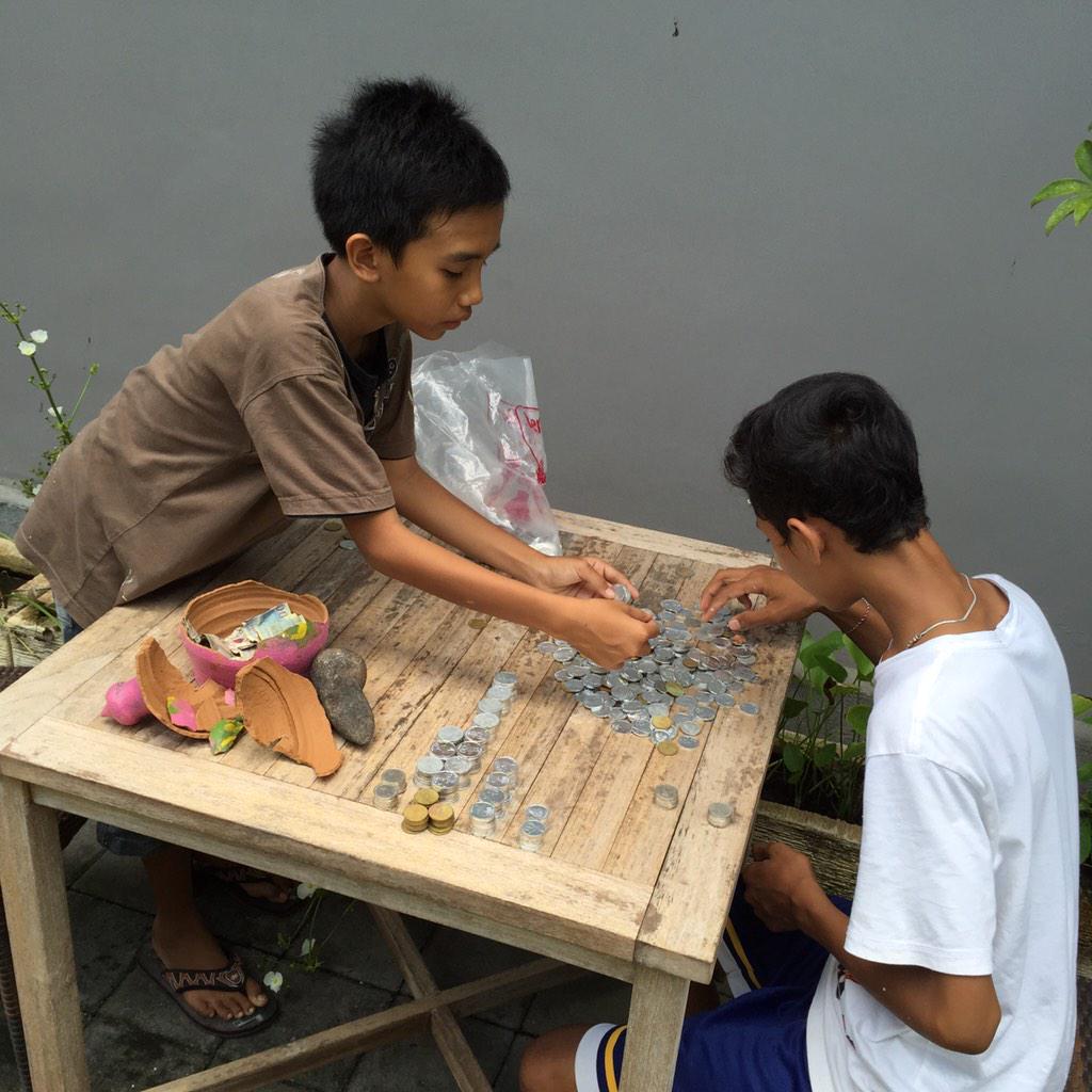 inyomarhan's tweet photo. Mengajari anak2 untuk nabung sekecil apapun duitnya, duit ini bisa berguna buat nambah biaya ogoh2 cc: @kokiduit http://t.co/v7qCoTpF8p