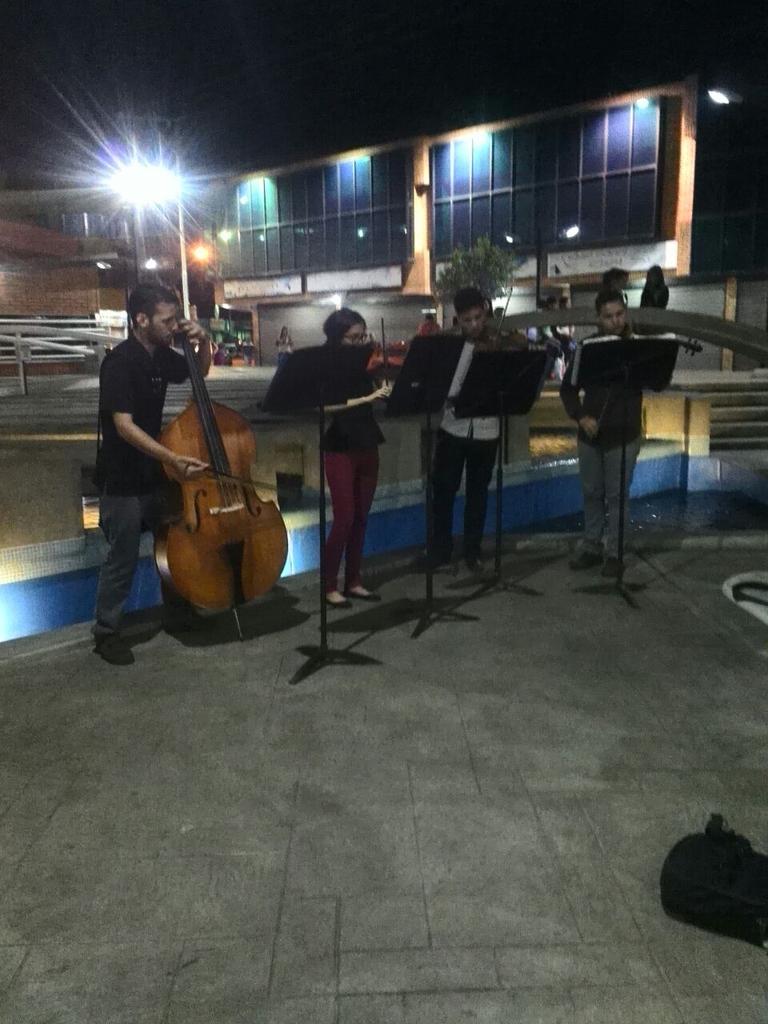 BiaggiMiguel's tweet photo. @elsistema @fosjiet #ElSistemaCumple40 http://t.co/T9Xsj3yiaW