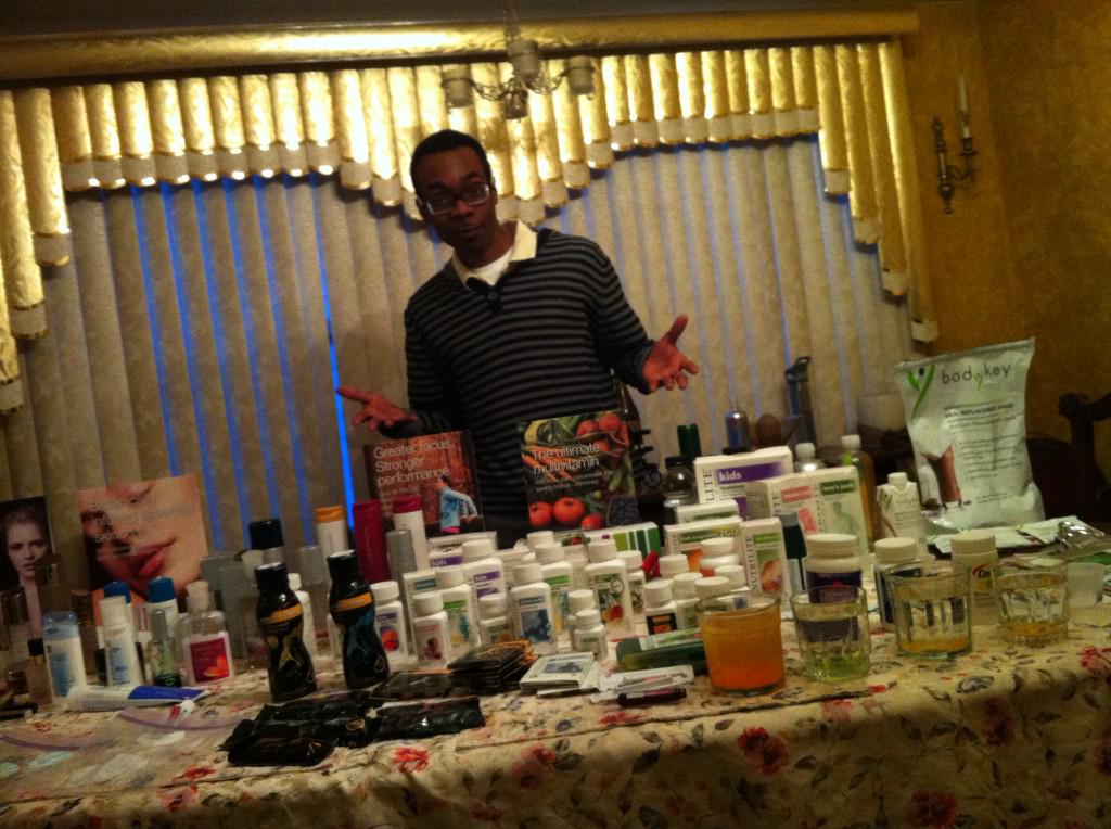 Cr0ssinguards's tweet photo. Our awesome IBO @Comixsman Ron J and the spread at his Grand Opening! #gotadream #makingmoves http://t.co/5rLKl4yC7M