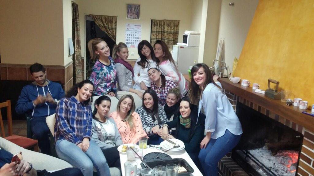 chariniii_4's tweet photo. Muy buen dia celebrando el cumple de @rakelita_gl  todas juntas!!! 😘😘😘 http://t.co/UjyutoXXCi