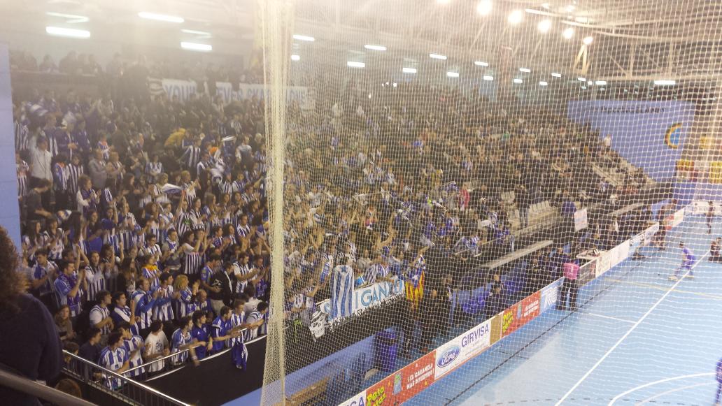 pastordelserms's tweet photo. Quan les veus i el sentiment de @Saciganxo @cpvoltrega pesen mes que tots els € del @FCBhoquei. No estem en venda! http://t.co/8qsHgrcJWZ