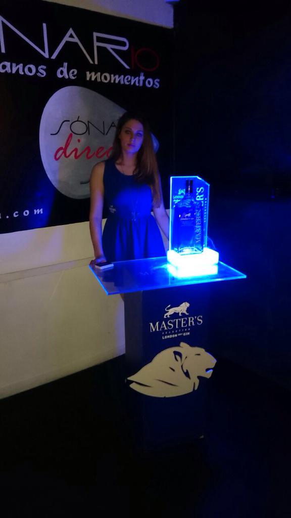 ZambraAgency's tweet photo. Comienza la fiesta Master's en Pub Sonar - Santiago de Compostela @Masters_Gin http://t.co/XXQpMKcSyS
