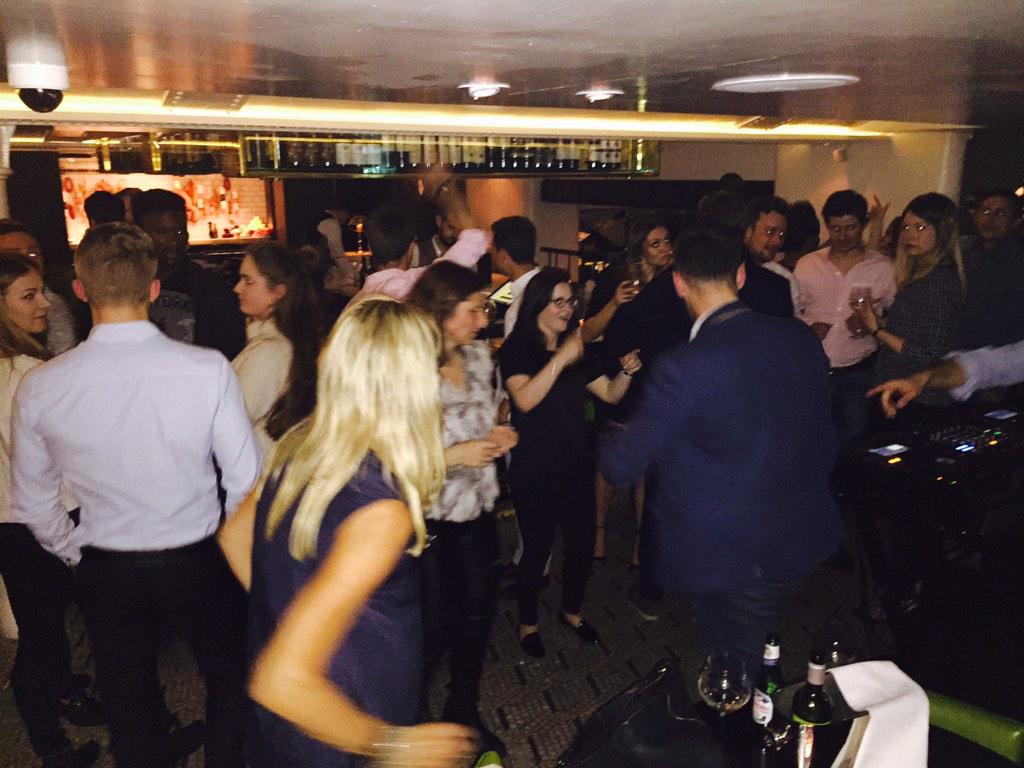GiuseppePinto07's tweet photo. @AntonioRicci_ @andreacasa1974 @IRCCherryl @adampurslow @Piccolino_ @ClubIndividual #londondestination http://t.co/26H2aFrNDS