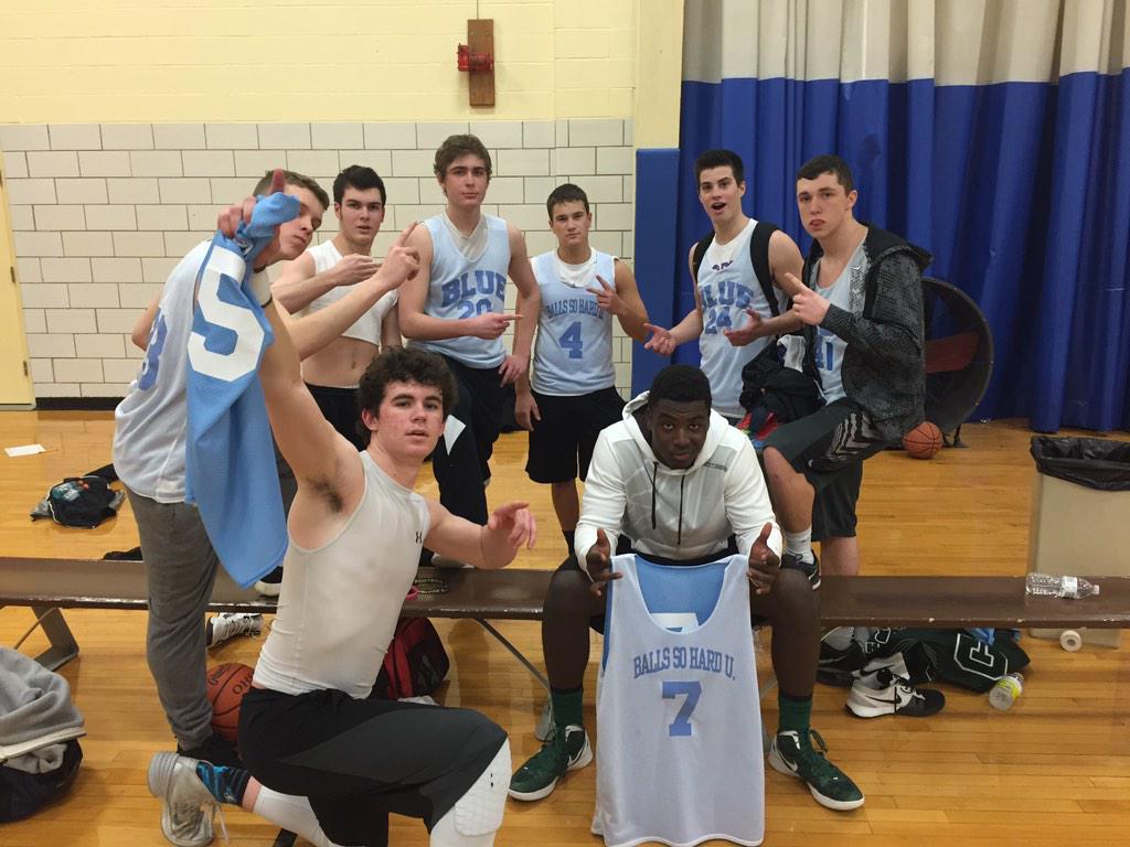 j_mccoury's tweet photo. Early exit? #maliceatthepalace #StMikesParkingLot #Like07 #oneanddone @Lucky_Lefty28 http://t.co/VHrP6JNU7W