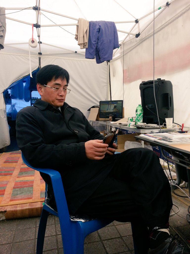 《오늘은 3.1독립운동 96돐》
새마음포럼 박효서 경기본부장이 어제 저녁 철야자원봉사하고 이 시각 종친떼와 대적하여 sns상 전투를 벌이고 있다
박동지는 태극기를 창제한 박영효선생의 후손이다