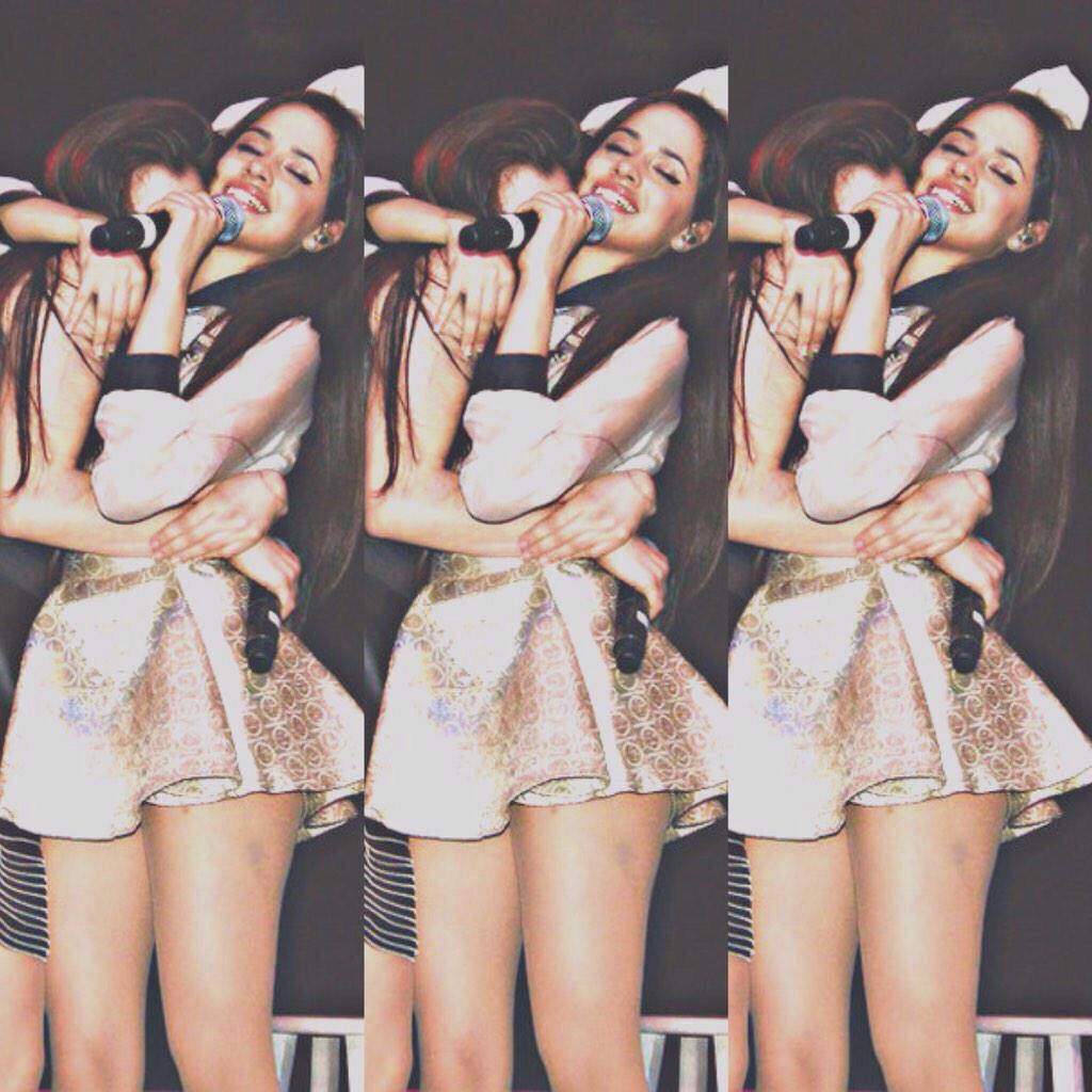 loving my blue and black dress 😌👌