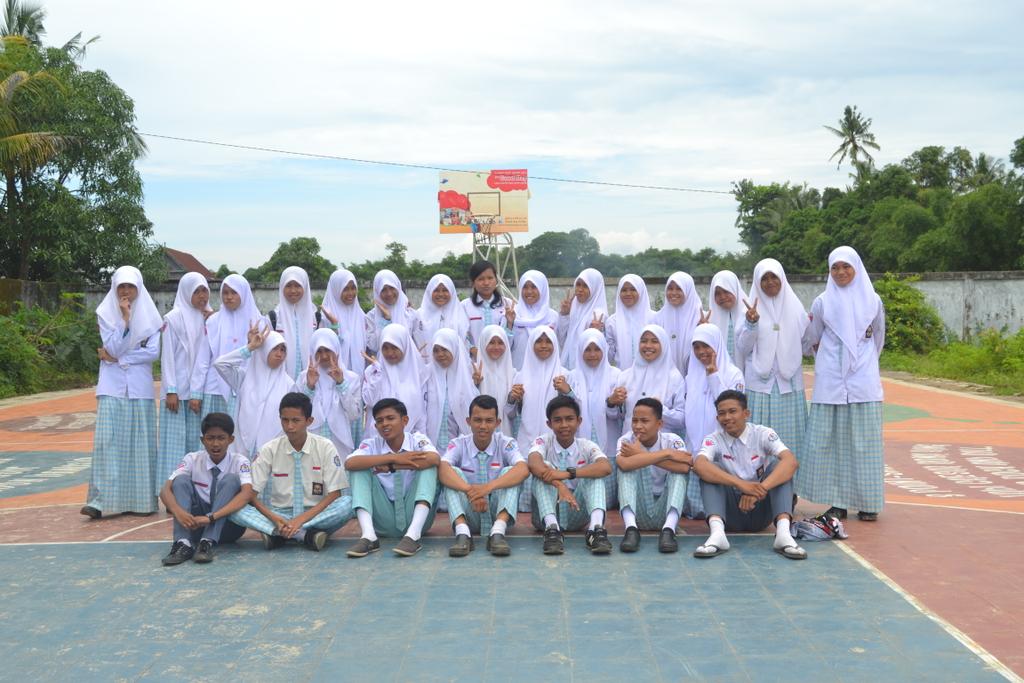 Temansfor's tweet photo. Putra putri terhebatnya ibu MarlinaB-)@Dwsrk_06 @AlizmoO @arniningsih1 @ntan_tmsf @NI_aprianty @ntan_tmsf @SrhyLaksmy http://t.co/BWzIApwGYq