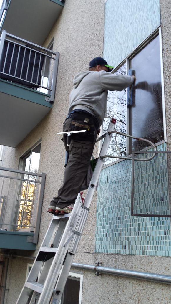 GC_Window_Clean's tweet image. Downtown cleaning some windows on this beautiful day! #feelslikespring