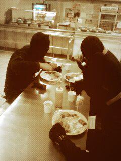 eddyboipua's tweet photo. Panic eating

#theincognitos
#staffdinner
#thecrewteam
#crewyou
#foodie http://t.co/ahbr0WIKjb