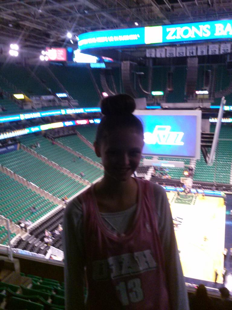 nategedge's tweet photo. Daddy daughter date @utahjazz taking on the Bucks. Abbey w/ her friend Abby and Papa. Go Jazz. #DanteTime #MILatUTA http://t.co/d6Y5zAb9CB