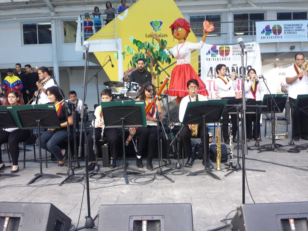 DanielE880's tweet photo. @NclSanantonio #ElSistemaCumple40 http://t.co/yMDLTUMOEM