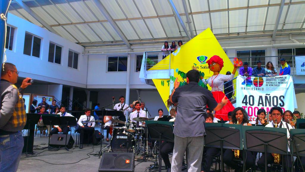 doraperez51's tweet photo. Orquesta Bigbangjazz @NclSanantonio celebra  en #ElSistemaCumple40 @elsistema@osjaltosmir @osisanantonio http://t.co/U0O1NSFUaU