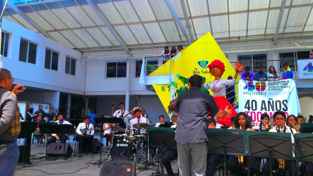 doraperez51's tweet photo. Orquesta Bigbangjazz @NclSanantonio celebra  en #ElSistemaCumple40 @elsistema@osjaltosmir @osisanantonio http://t.co/U0O1NSFUaU