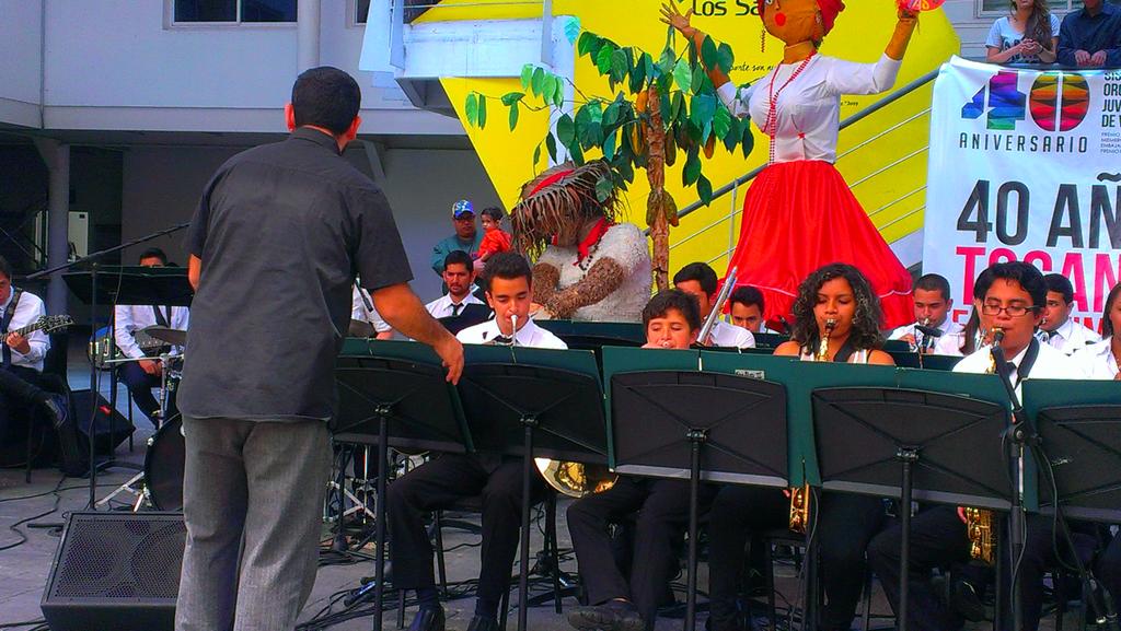 doraperez51's tweet photo. Orquesta Bigbangjazz @NclSanantonio celebra  en #ElSistemaCumple40 @elsistema@osjaltosmir @osisanantonio http://t.co/RuDCVorkyU